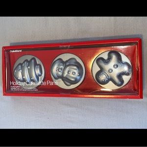 Crate & Barrel Holiday Cakelette Pans